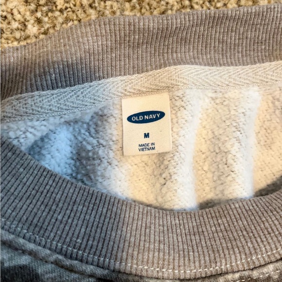 Super comfy cheetah print crew neck in a Women’s medium - Picture 2 of 2